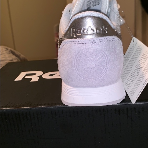 New In Box!  Size 7 Reebok Classics - Picture 5 of 5